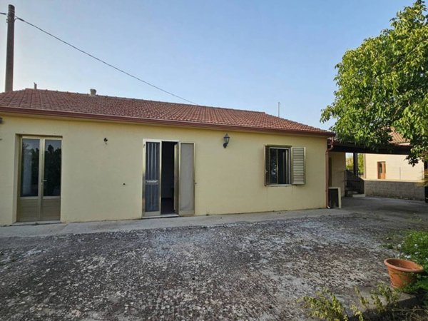 casa indipendente in vendita a Modica