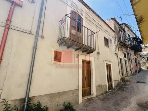 casa indipendente in vendita a Modica in zona Modica Bassa