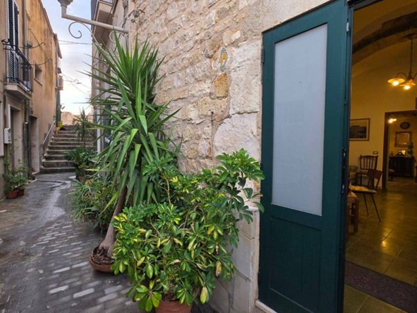 casa indipendente in vendita a Modica in zona Modica Alta