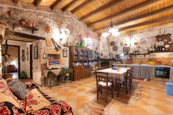 casa indipendente in vendita a Modica