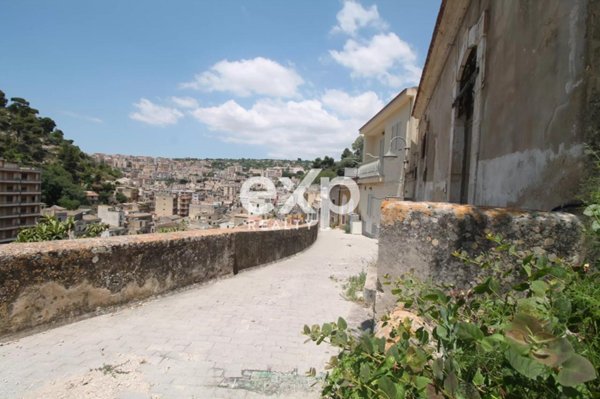 casa indipendente in vendita a Modica in zona Modica Bassa