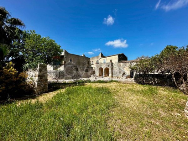casa indipendente in vendita a Modica