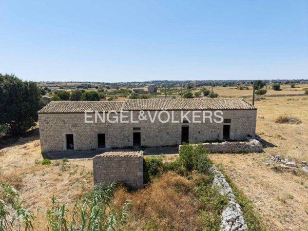 casa indipendente in vendita a Modica