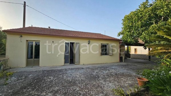 casa indipendente in vendita a Modica