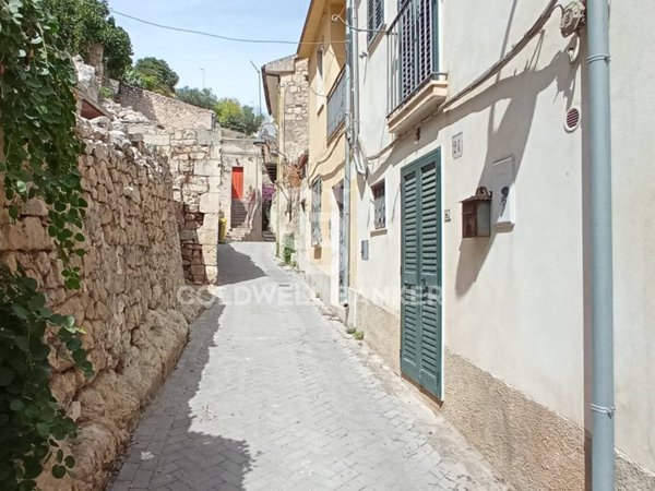 casa indipendente in vendita a Modica