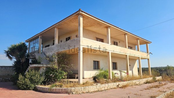 casa indipendente in vendita a Modica