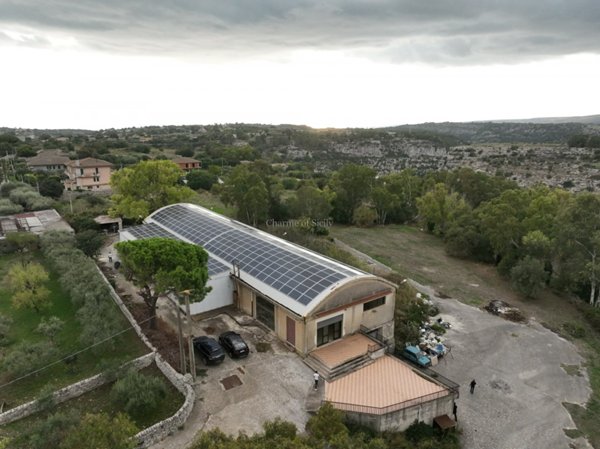 locale commerciale in vendita a Modica in zona Sacro Cuore