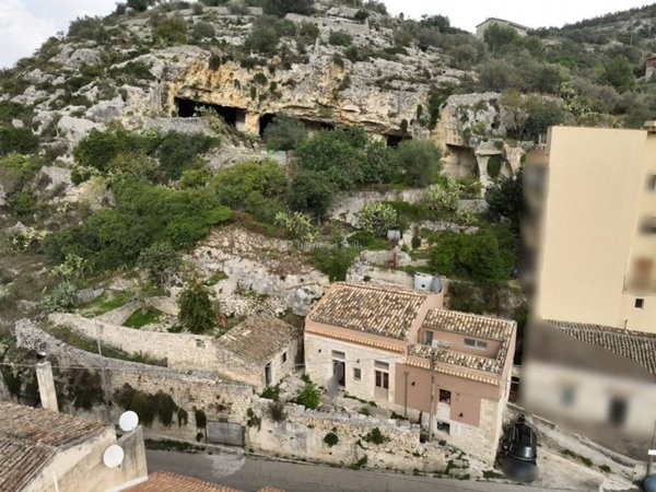 casa indipendente in vendita a Modica in zona Modica Bassa