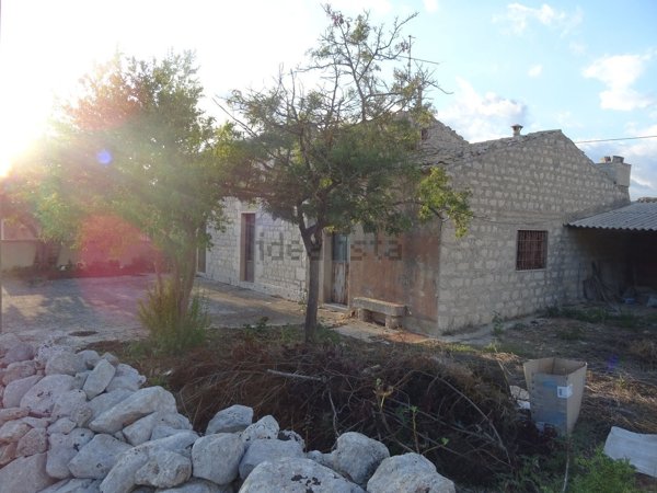 casa indipendente in vendita a Modica