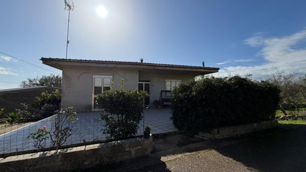 casa indipendente in vendita a Modica