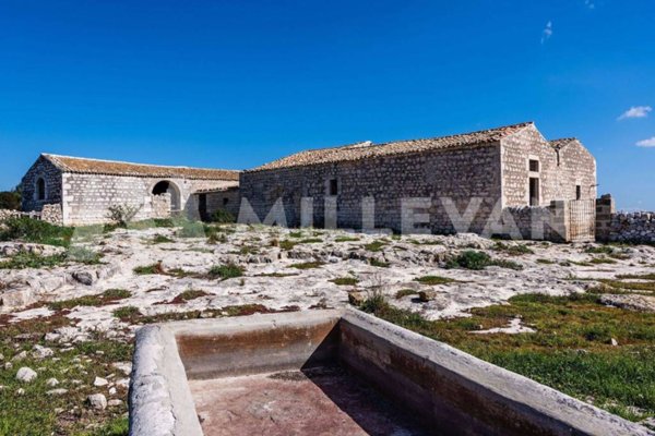 casa indipendente in vendita a Modica