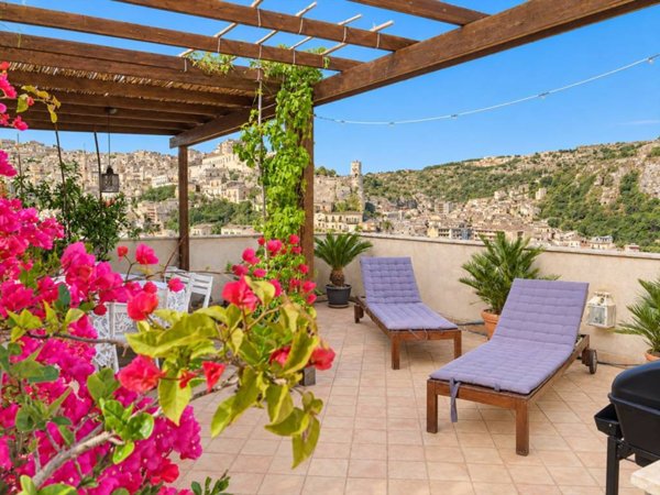 casa indipendente in vendita a Modica in zona Modica Bassa