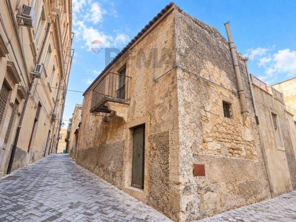 casa indipendente in vendita a Modica in zona Modica Alta