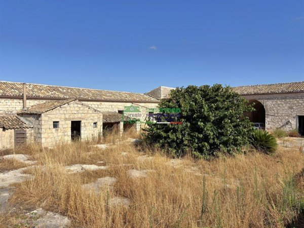 casa indipendente in vendita a Modica