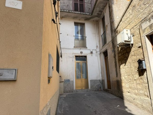casa indipendente in vendita a Modica in zona Modica Alta