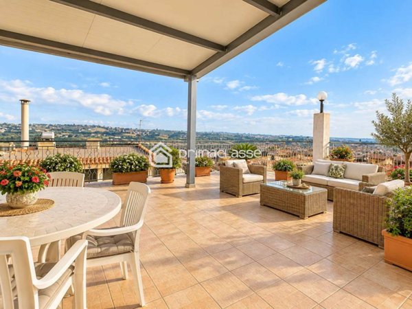 casa indipendente in vendita a Modica in zona Modica Alta