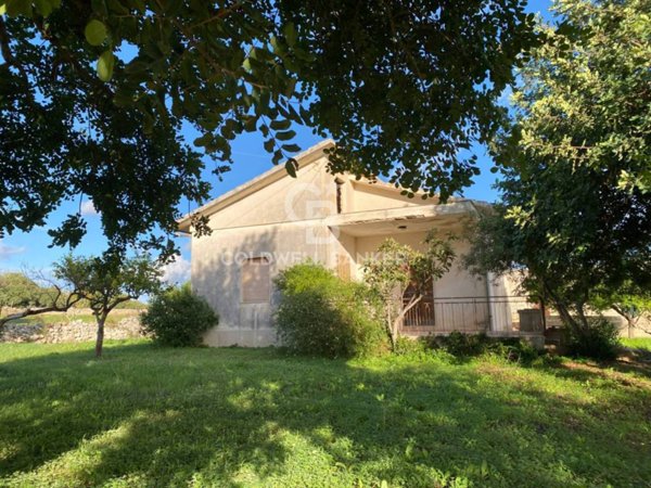 casa indipendente in vendita a Modica