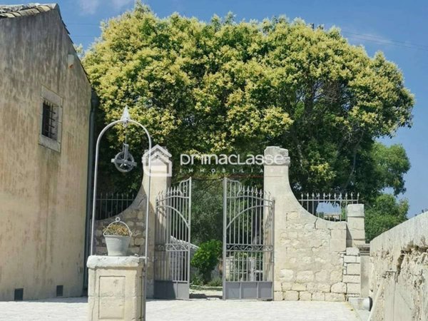casa indipendente in vendita a Modica in zona Frigintini