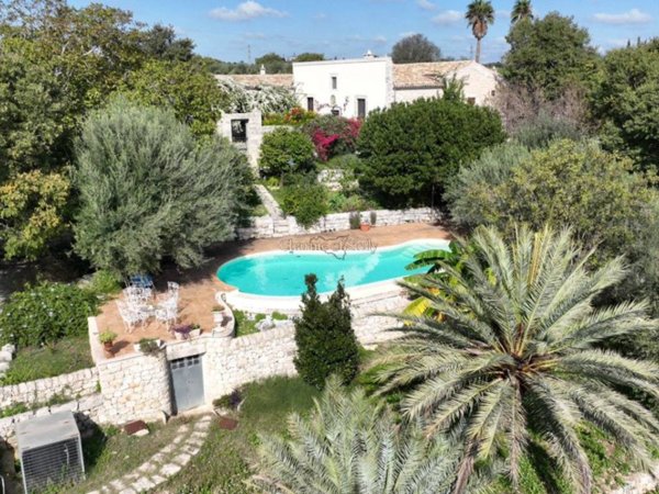 casa indipendente in vendita a Modica