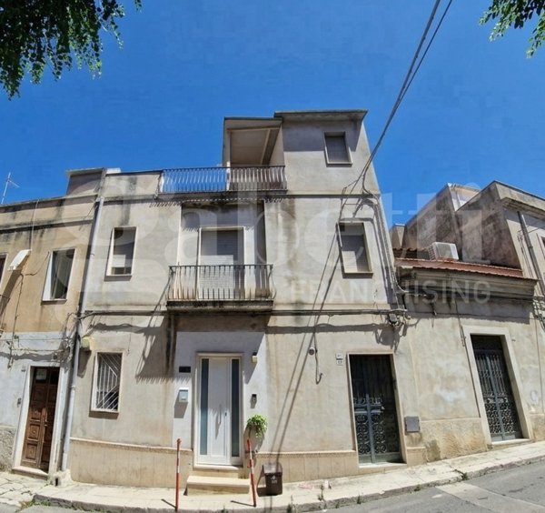casa indipendente in vendita a Modica in zona Modica Alta