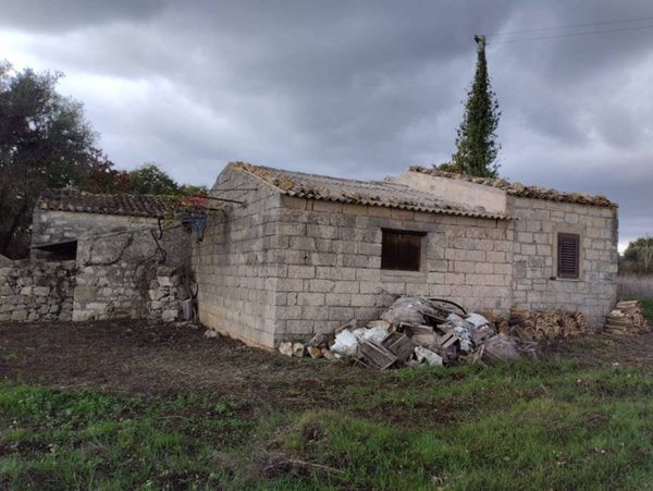 casa indipendente in vendita a Modica