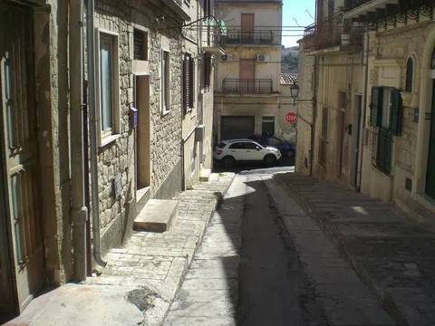 casa indipendente in vendita a Modica in zona Modica Alta