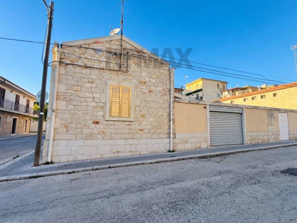 casa indipendente in vendita a Modica in zona Modica Alta