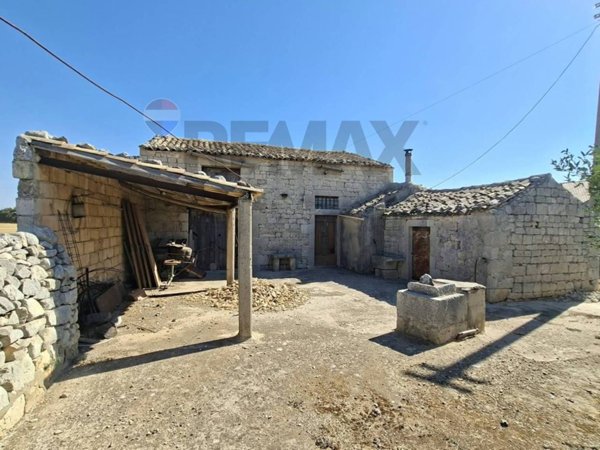 casa indipendente in vendita a Modica in zona Frigintini