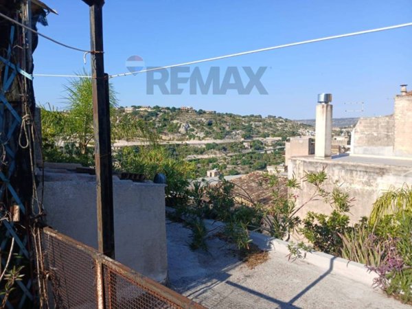 casa indipendente in vendita a Modica in zona Modica Alta