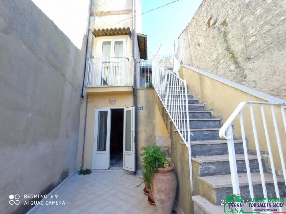 casa indipendente in vendita a Monterosso Almo