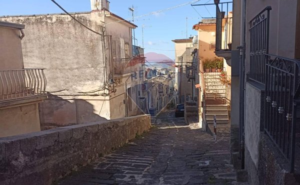 casa indipendente in vendita a Monterosso Almo