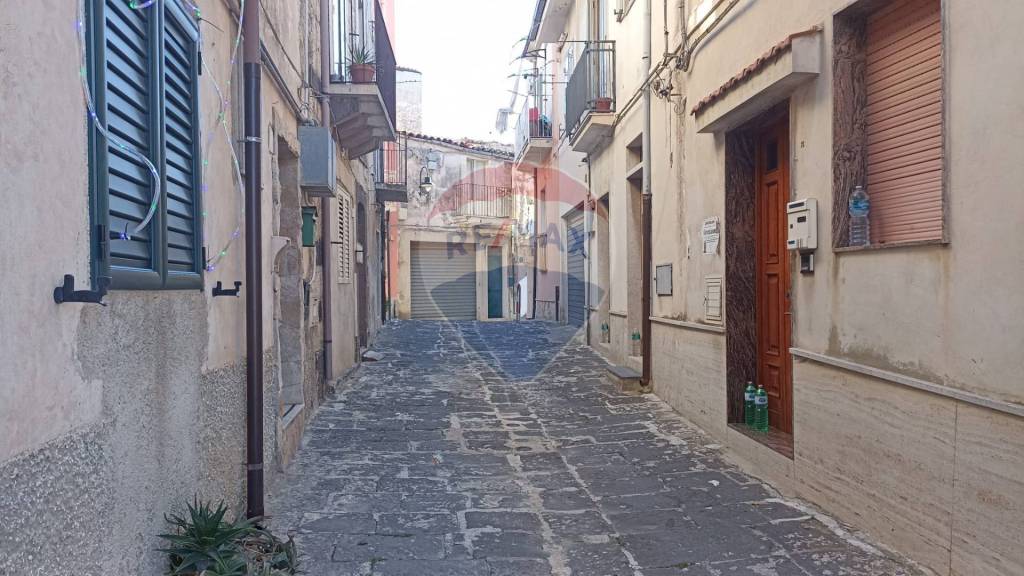 casa semindipendente in vendita a Monterosso Almo