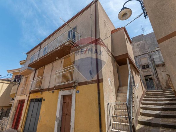 casa indipendente in vendita a Monterosso Almo