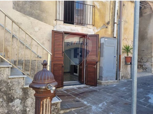 casa indipendente in vendita a Monterosso Almo