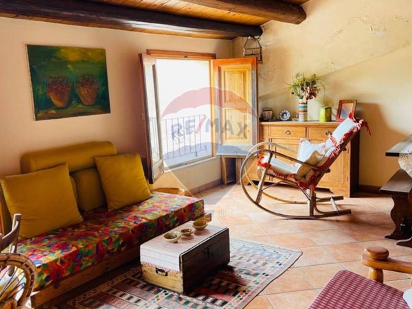casa indipendente in vendita a Monterosso Almo