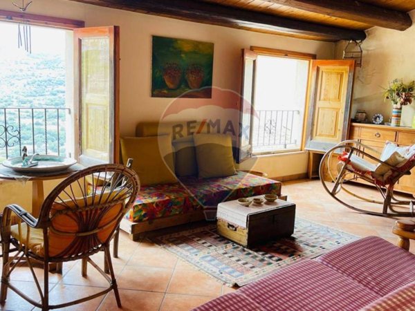 casa indipendente in vendita a Monterosso Almo