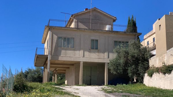 casa indipendente in vendita a Monterosso Almo