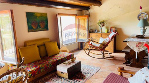 casa indipendente in vendita a Monterosso Almo