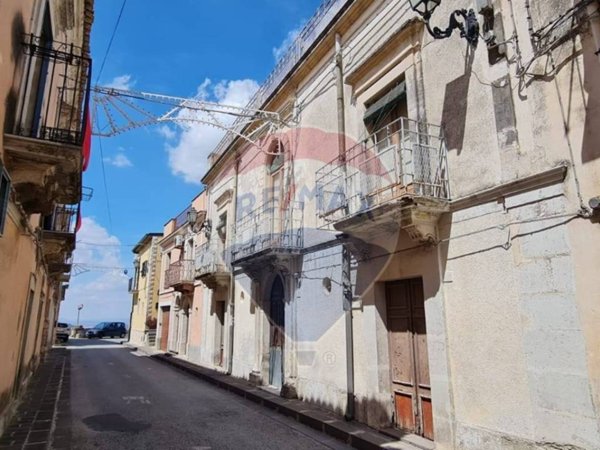 casa indipendente in vendita a Monterosso Almo