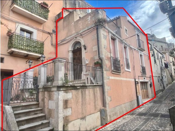 casa indipendente in vendita a Monterosso Almo in zona Monterosso Almo