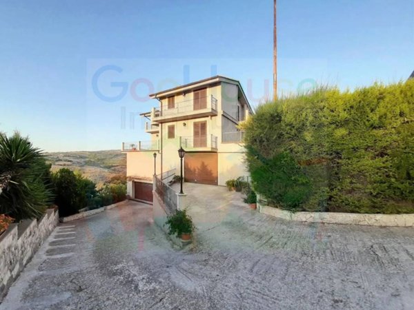 casa indipendente in vendita a Monterosso Almo