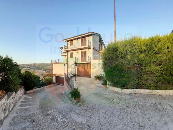 casa indipendente in vendita a Monterosso Almo