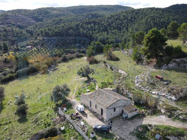 casa indipendente in vendita a Monterosso Almo