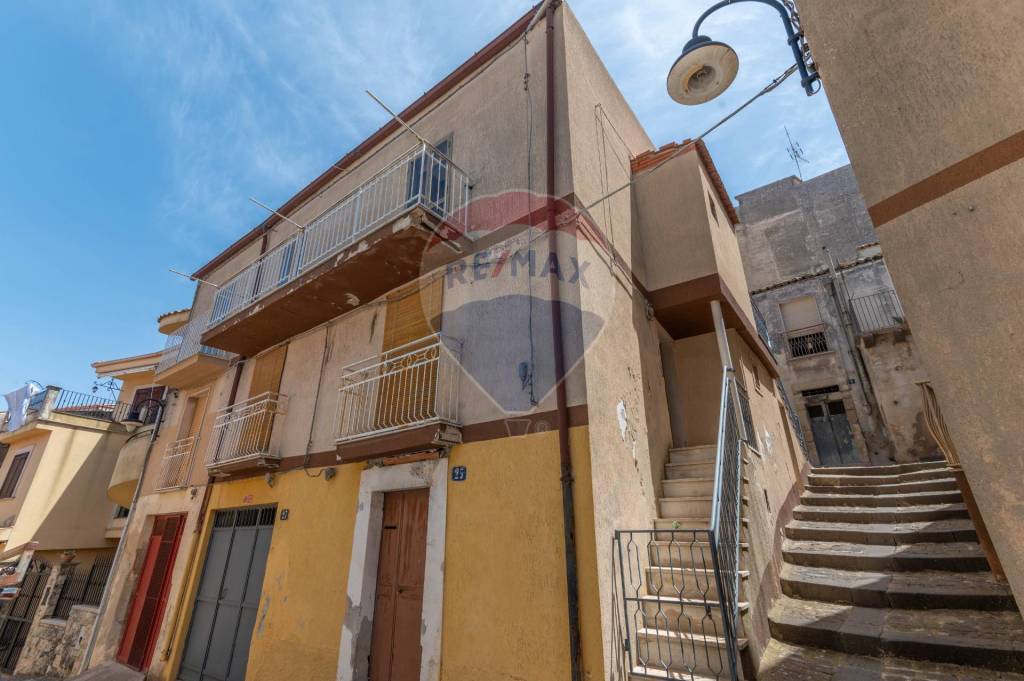 casa indipendente in vendita a Monterosso Almo