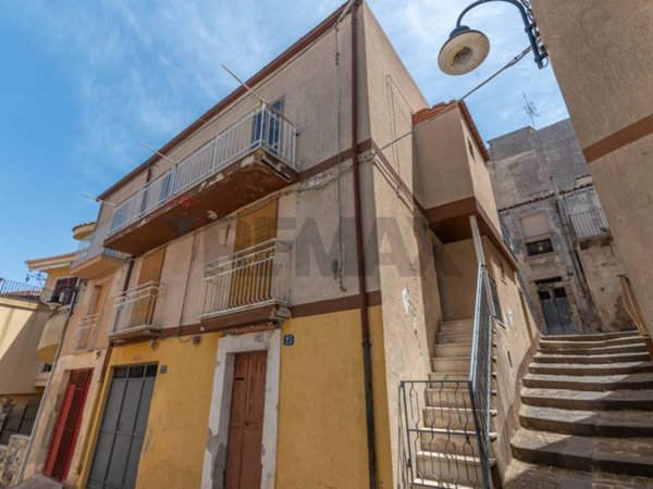 casa indipendente in vendita a Monterosso Almo in zona Monterosso Almo