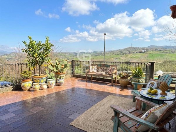 casa indipendente in vendita a Monterosso Almo