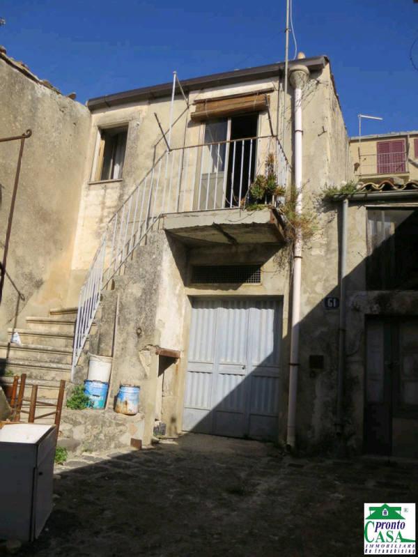 casa indipendente in vendita a Monterosso Almo