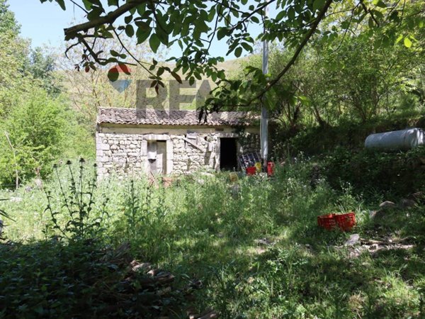 casa indipendente in vendita a Monterosso Almo