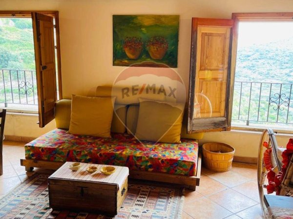 casa indipendente in vendita a Monterosso Almo in zona Monterosso Almo