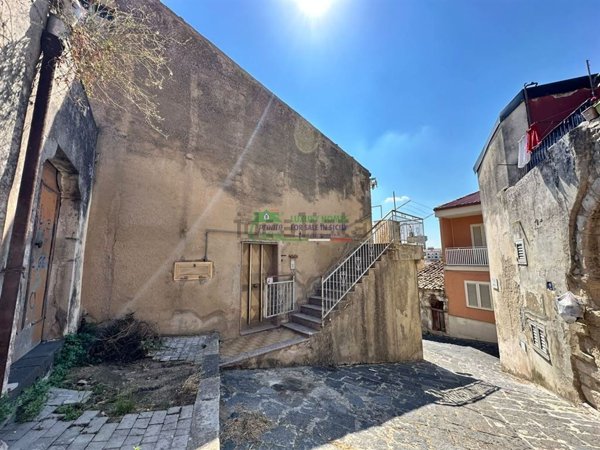 casa indipendente in vendita a Monterosso Almo
